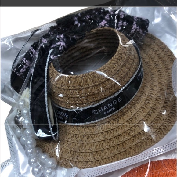 Labubu clothes  Black and White Dress hat and pearls - Picture 2 of 2